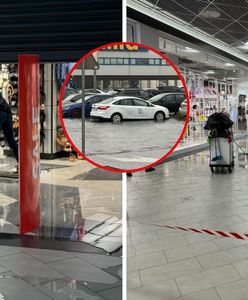 Zalało dużą galerię handlową. Woda wdarła się do sklepu