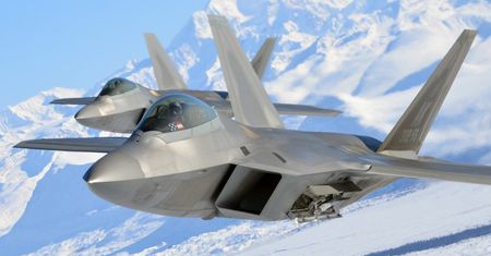 F-22 Raptor niezastąpiony. Amerykanie gubią się w stwierdzeniach