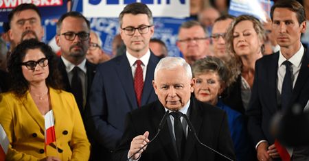 Miliony dla PiS płyną z kont prezesów państwowych spółek