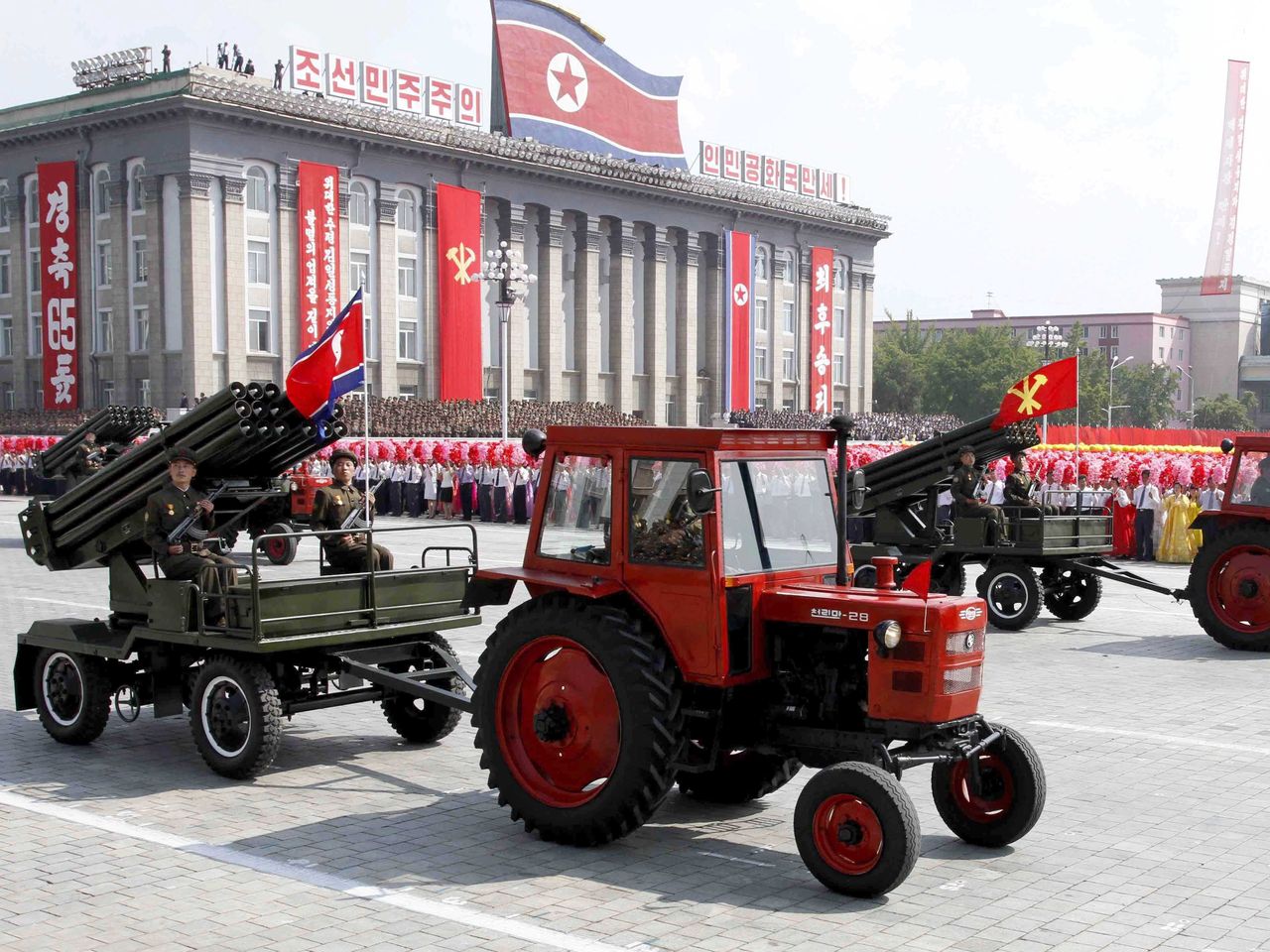 Północnokoreańska parada sprzętu wojskowego