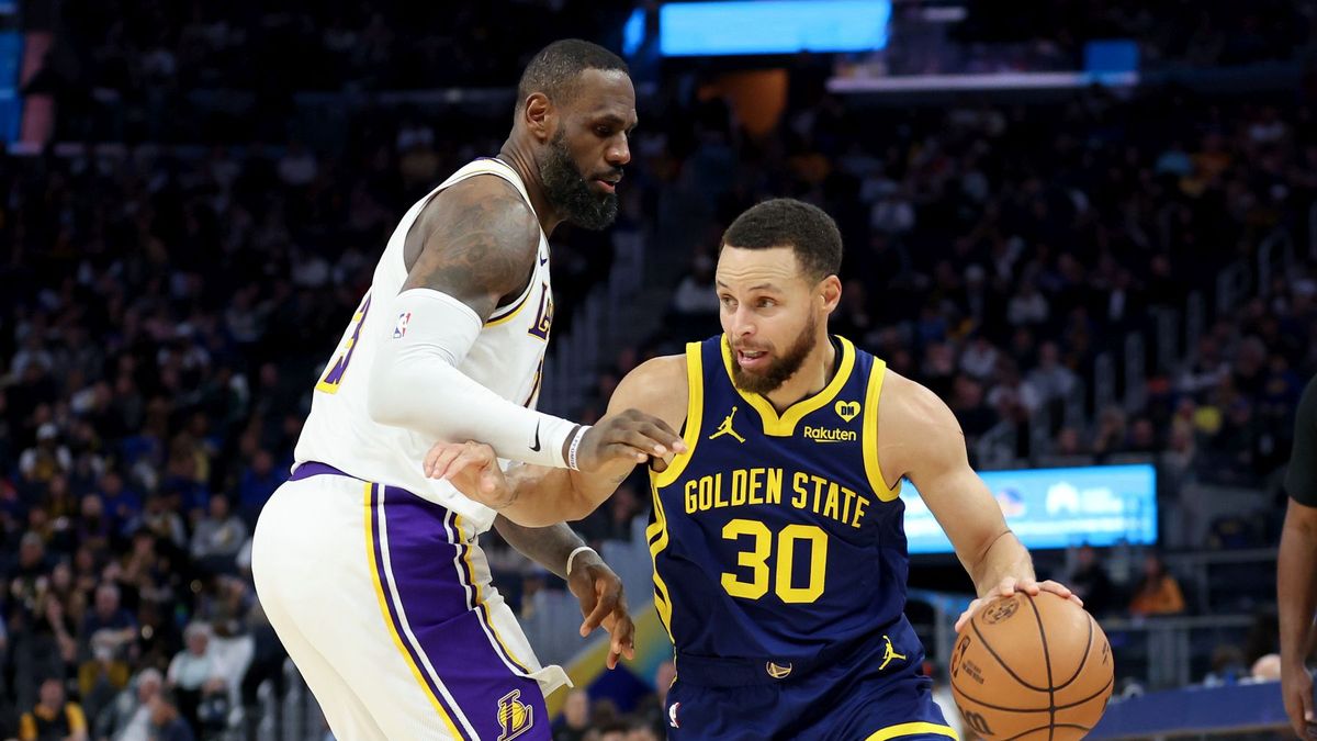 Getty Images / Ezra Shaw / Na zdjęciu: LeBron James i Stephen Curry