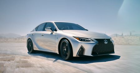 Nowy Lexus IS oficjalnie. Gruntowny lifting zamiast nowej generacji
