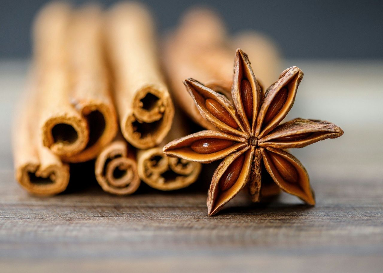 Tak cynamon wpływa na organizm. Wiele osób o tym nie wie! Przy tych schorzeniach cynamon może szkodzić