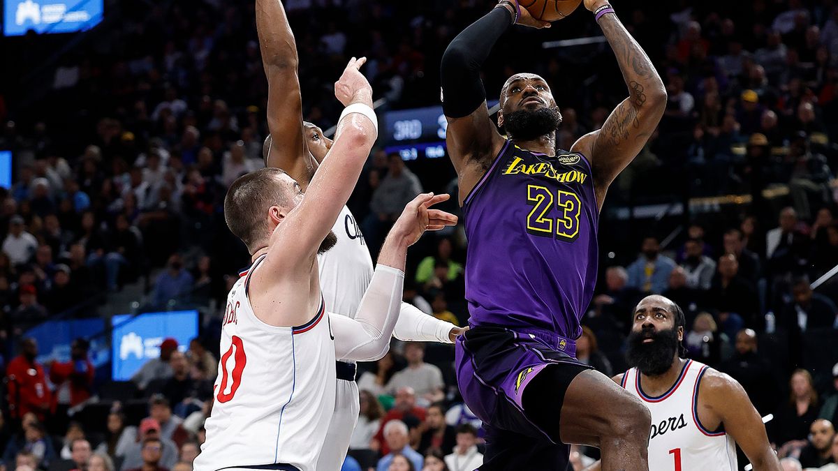 Getty Images / Ronald Martinez / Na zdjęciu: Ivica Zubac i LeBron James