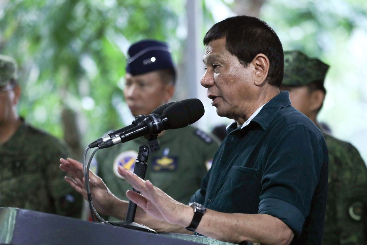 Prezydent Filipin zachęca żołnierzy do gwałtu. Czy tak walczy się z terroryzmem?