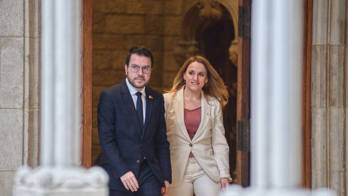 Na zdjęciu szef rządu Katalonii Pere Aragones i Natalia Mas, która odpowiada za sprawy gospodarcze