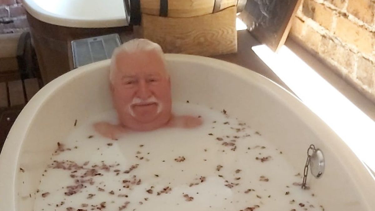 Lech Wałęsa znów "wskoczył" do kąpieli