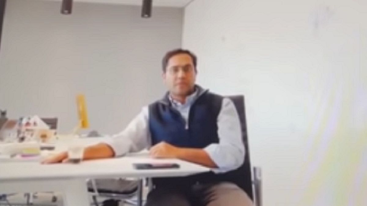 Vishal zwolnił 900 osób na raz.