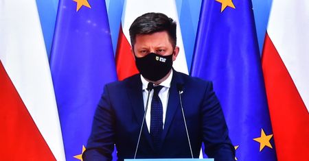Minister Dworczyk hojny w pandemii. Dał ponad 850 tys. zł premii
