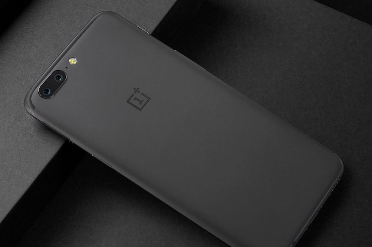 OnePlus 5 oszukuje w benchmarkach: pręży muskuły tylko podczas testów