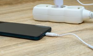 Ta kwota zaskakuje. Tyle kosztuje ładowanie telefonu