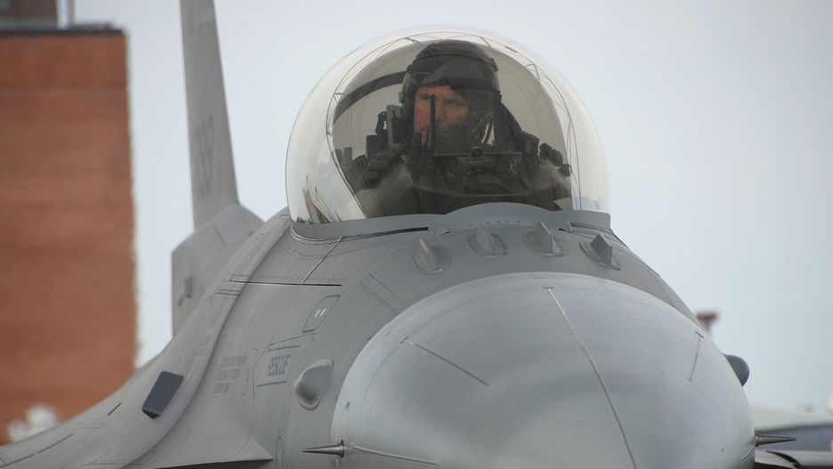 Kabina F-16 zapewnia pilotowi doskonałą widoczność