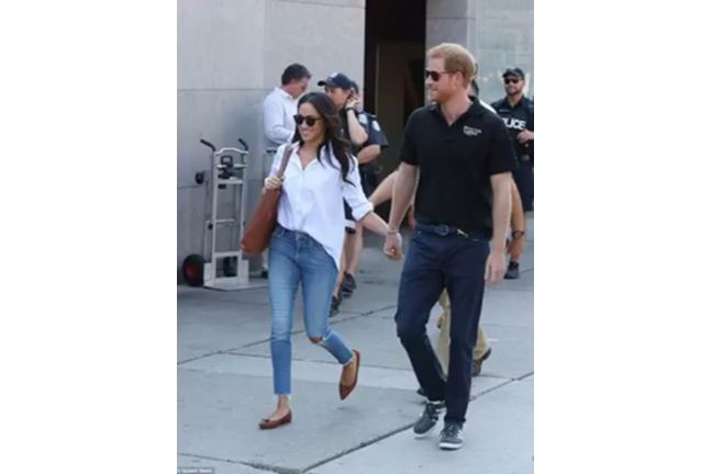 Na punkcie brązowych balerin z kokardką Meghan Markle oszalał cały świat!