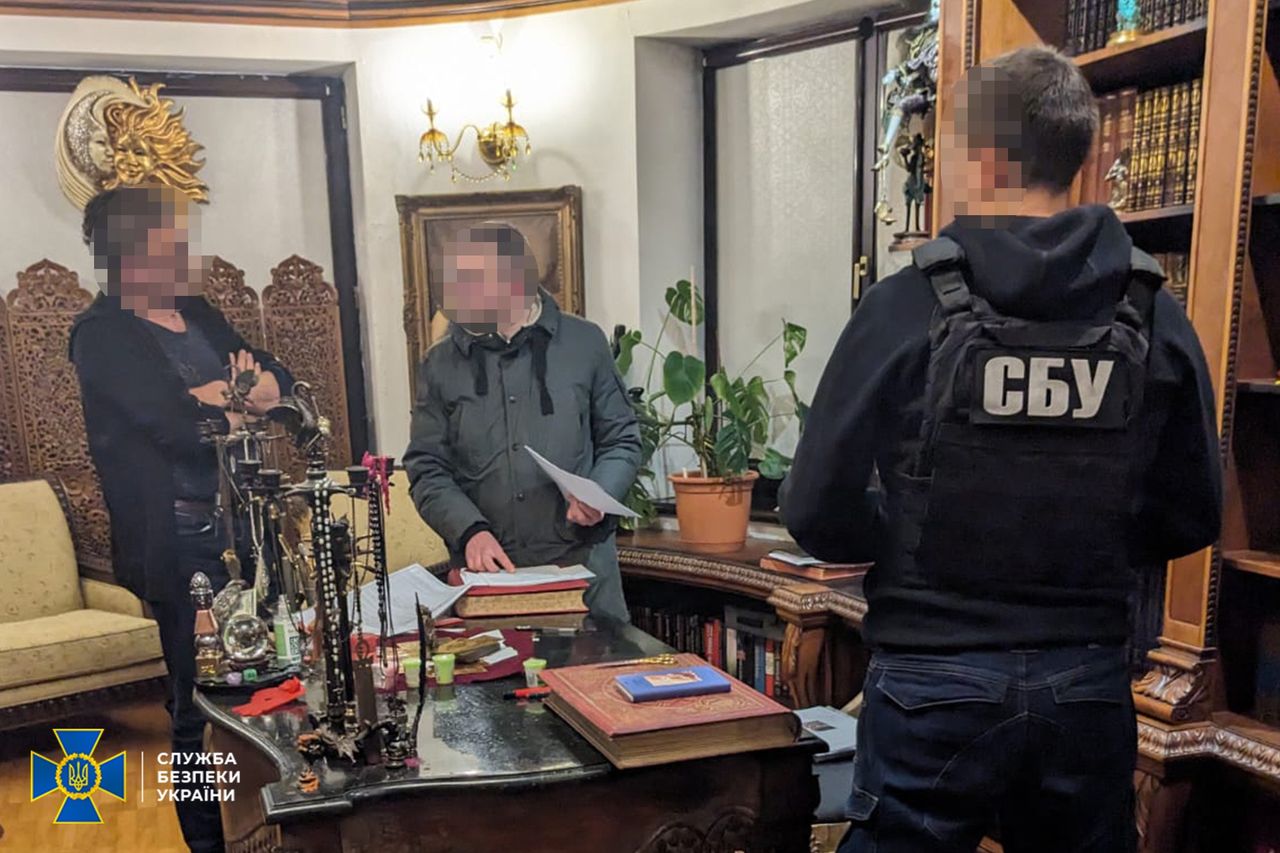 They tried to rob Ukraine of money for ammunition. Officials arrested.