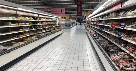 Powrót do niedziel handlowych pomoże utrzymać miejsca pracy - oceniają eksperci z PRCH