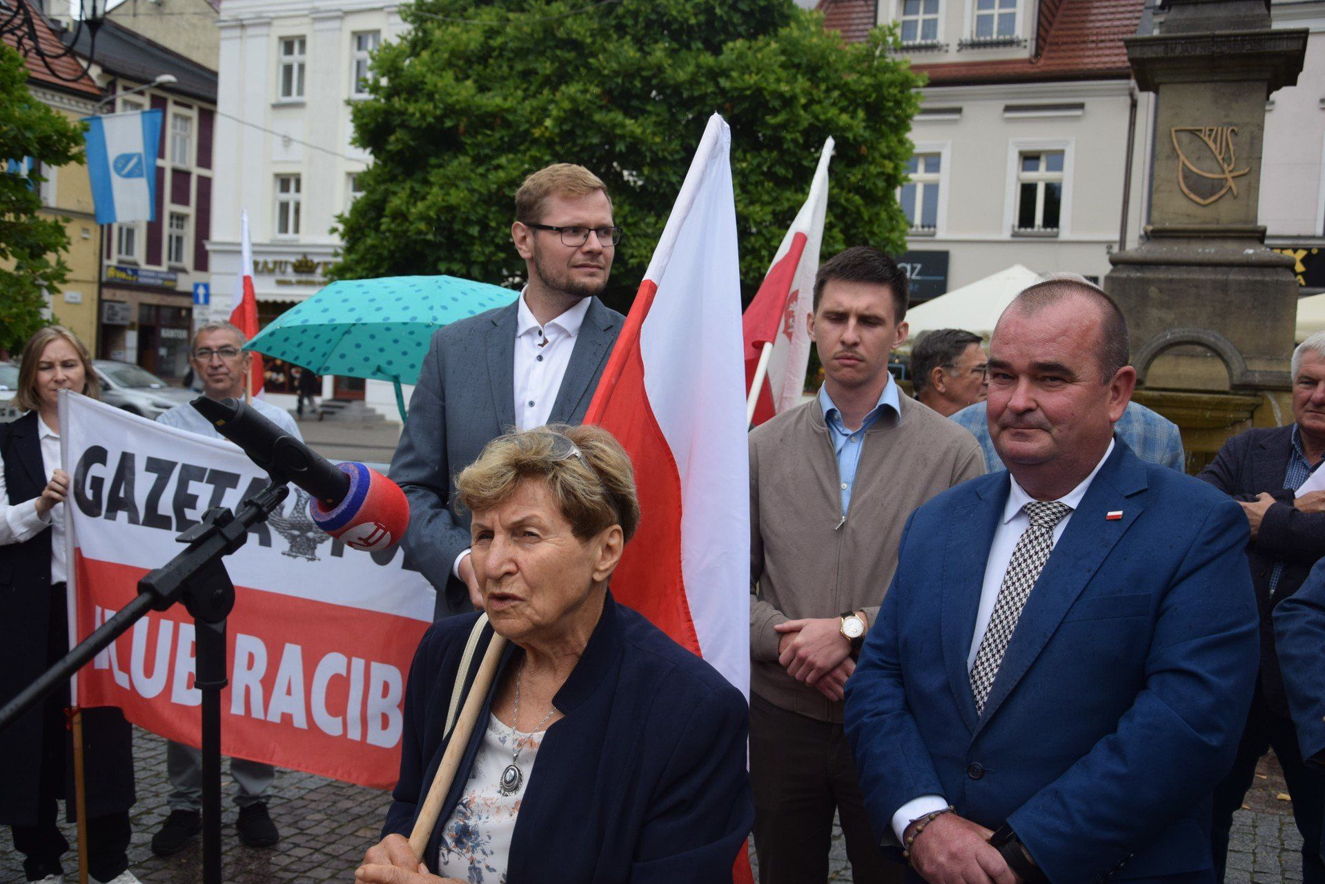 Politycy PiS w Rybniku namawiają, aby podpisywać się pod inicjatywą referendum w sprawie wypowiedzenia paktu migracyjnego