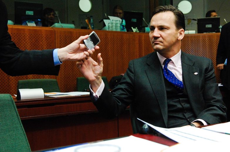 Radosław Sikorski nie jest jedynym, którego zaskoczył spory rachunek za telefon ze Szwajcarii