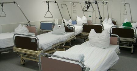 Pensje w służbie zdrowia. Premier zapowiada zmiany