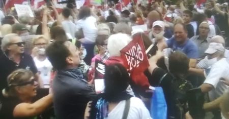 Wybory 2020 r. Na wiecu Andrzeja Dudy w Płońsku starli się jego zwolennicy i przeciwnicy. Doszło do szarpaniny