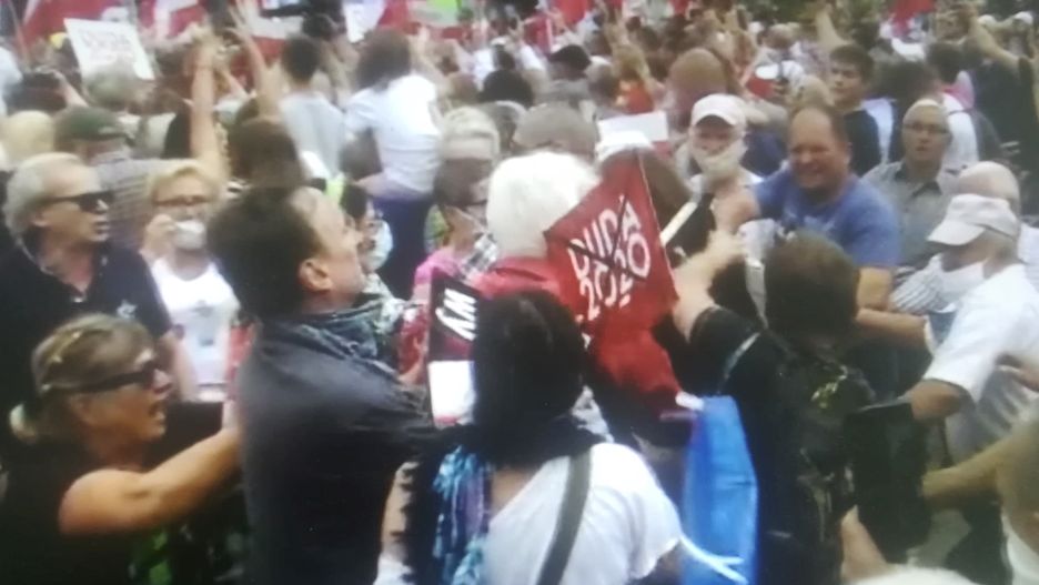 Wybory 2020 r. Na wiecu Andrzeja Dudy w Płońsku starli się jego zwolennicy i przeciwnicy. Doszło do szarpaniny 