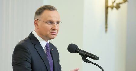 Prezydent igra z budżetem. Rząd pojedzie na "zapasowym kole"? [OPINIA]