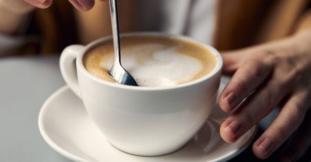 Wsyp do porannej kawy. Poprawi pracę jelit i szybciej schudniesz
