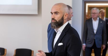 Jest "królem zniczy". Sebastian Kulczyk zarabia krocie na Wszystkich Świętych