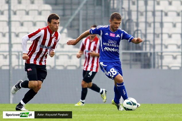 Rodowity krakowianin Dariusz Łatka (z piłką) w sobotę będzie chciał popsuć humory swojej byłej drużynie, Wiśle