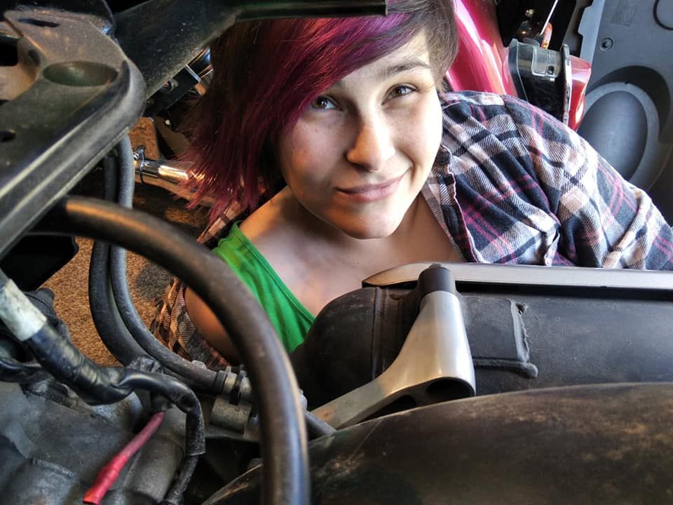 Kasia Madej od czterech lat pracuje jako mechaniczka motocyklowa 
