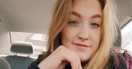 Chciała mieć modną fryzurę. Gdy zobaczyła, co zrobiła fryzjerka, oniemiała