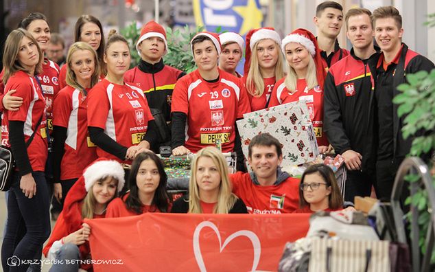 Piotrkowscy szczypiorniści po raz kolejny wzięli udział w projekcie "Szlachetna Paczka".