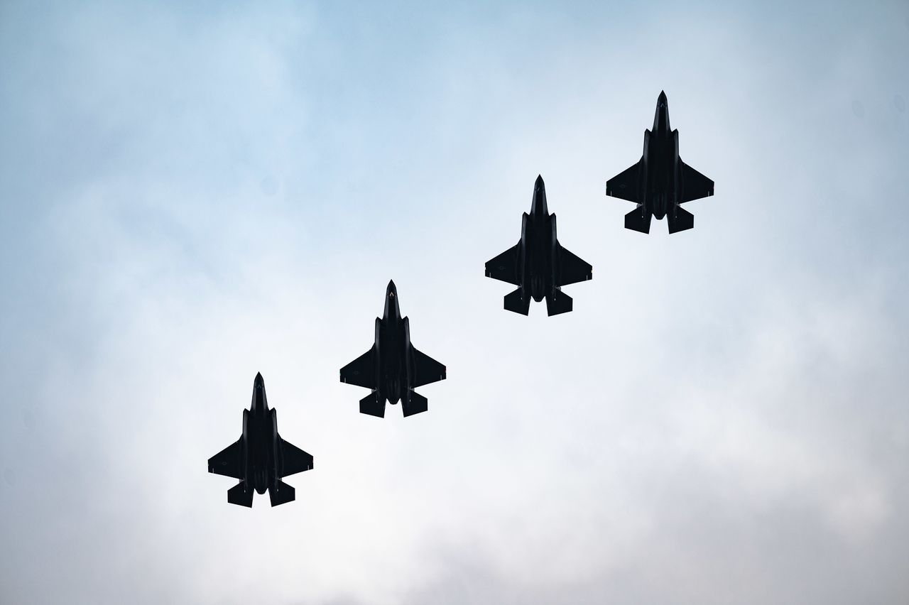 Cztery samoloty F-35 wylądowały w bazie lotniczej w Łasku