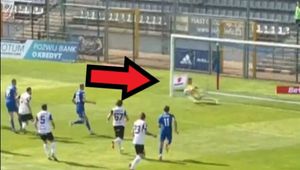 Walczą o baraż. Bramkarzowi przytrafił się taki błąd [WIDEO]