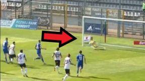 Walczą o baraż. Bramkarzowi przytrafił się taki błąd [WIDEO]