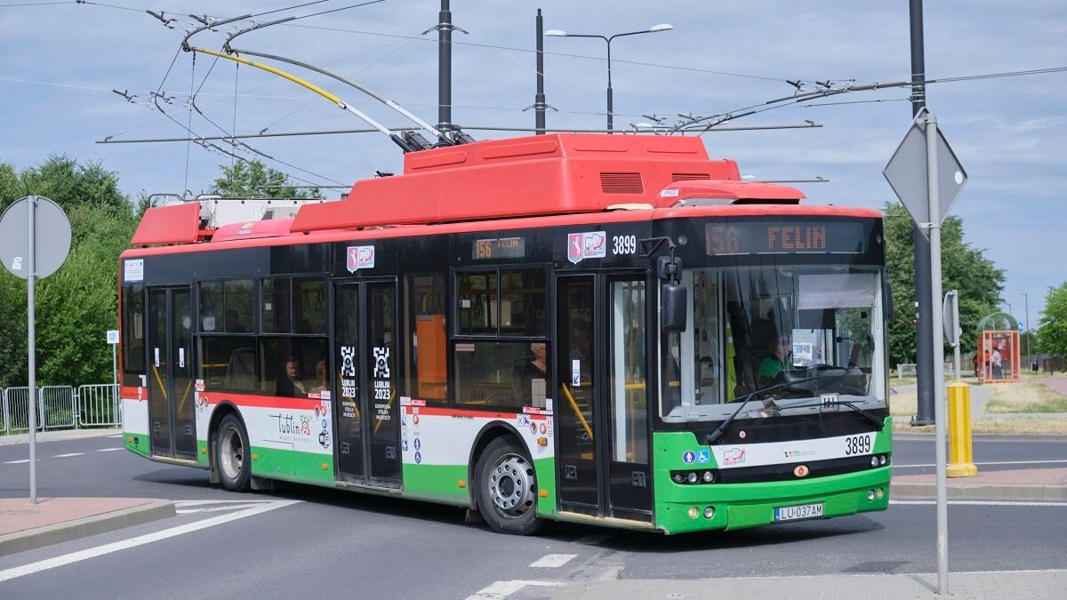 Trolejbus na linii nr 156