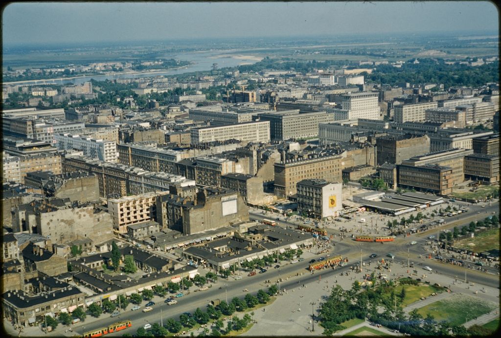 Nostalgiczna Warszawa lat 50. na nieznanych, kolorowych zdjęciach profesora z USA 8