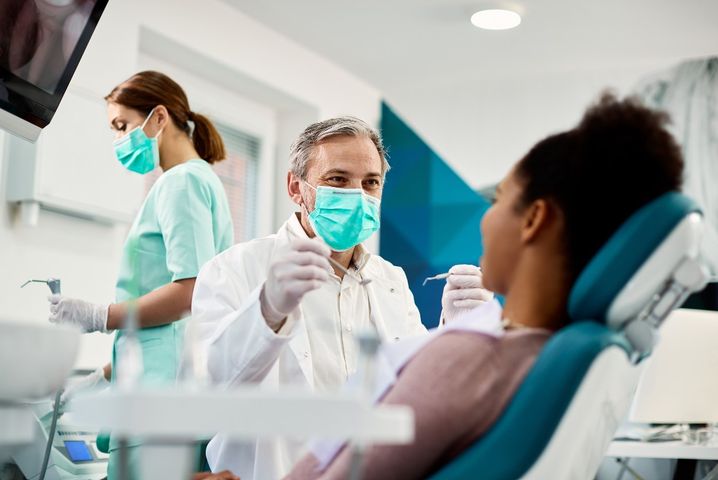 Zapalenie jamy ustnej bywa czasami diagnozowane przypadkowo, podczas wizyty u stomatologa.