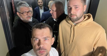 Zamknęli Jakiego w windzie. Interweniowała policja. Jest nagranie