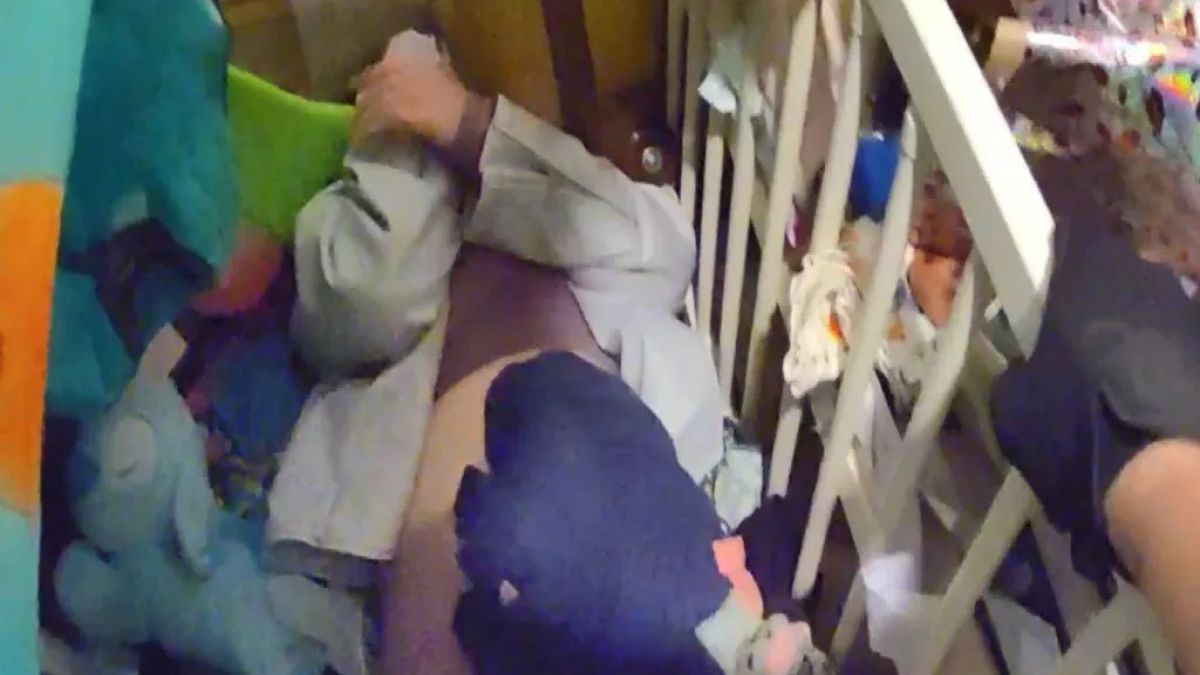 22-latka próbowała się ukryć w stercie zabawek