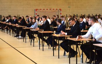 Wyniki matury 2025. Tak poszło maturzystom z regionu Ostrołęki