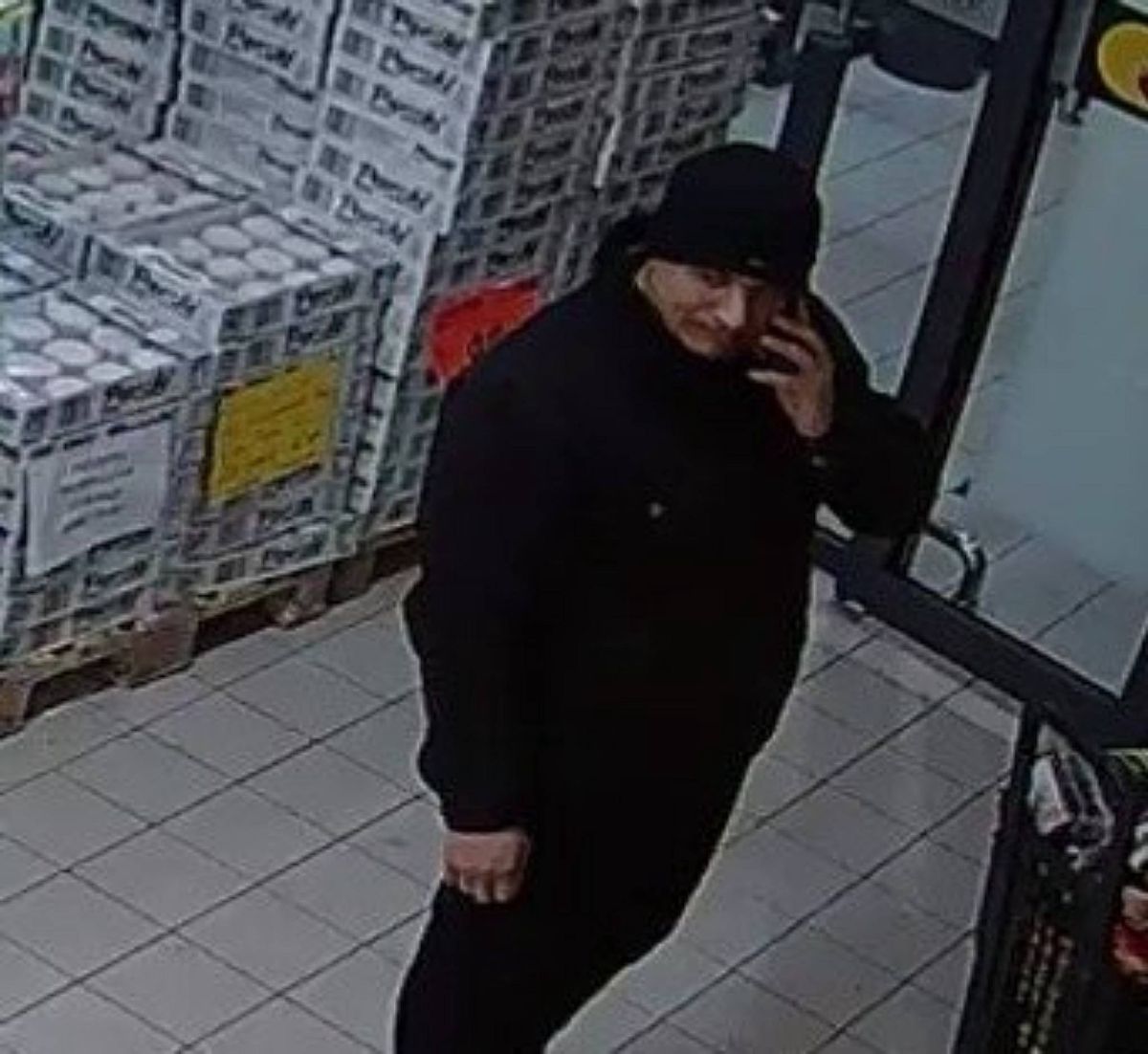 Wizerunek mężczyzny poszukiwanego w związku z kradzieżą kawy