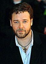 Russell Crowe gra, muzykuje i nie próżnuje