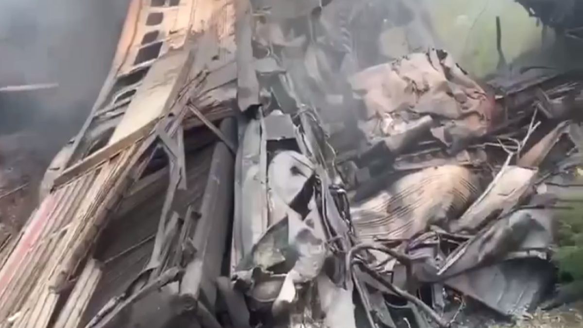 Do wykolejenia doszło w konsekwencji czołowego zderzenia dwóch pociągów. Są ofiary śmiertelne 