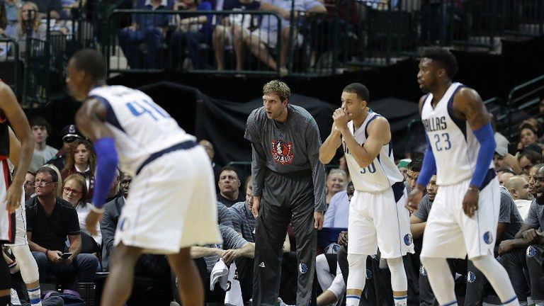 AFP / Kłopoty Dirka Nowitzkiego z Achillesem mogą zakończyć jego karierę