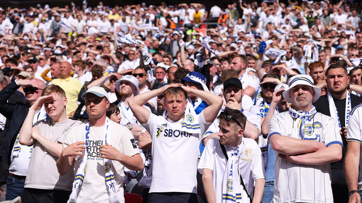 Zdjęcie okładkowe artykułu: Getty Images / James Gill - Danehouse / Na zdjęciu: kibice Leeds