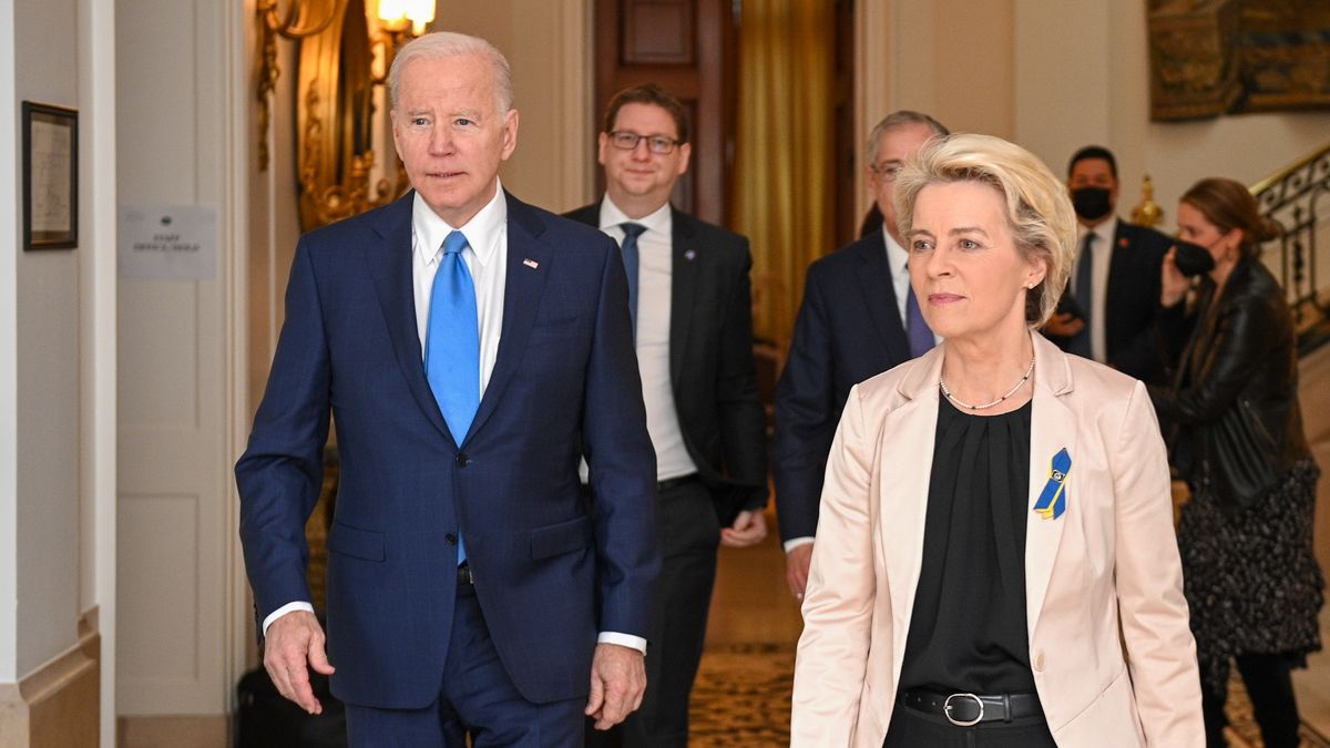Joe Biden - Ursula von der Leyen press conference in Brussels
BRUSSELS, BELGIUM - MARCH 25: (---EDITORIAL USE ONLY â MANDATORY CREDIT - "EUROPEAN COMMISSION / POOL" - NO MARKETING NO ADVERTISING CAMPAIGNS - DISTRIBUTED AS A SERVICE TO CLIENTS----) US President Joe Biden (L) and European Commission President Ursula von der Leyen (R) hold a joint press conference in Brussels, Belgium on March 25, 2022. (Photo by EU Commission/Pool/Anadolu Agency via Getty Images)
Anadolu Agency
brussels, european commission president ursula von der leyen, joint press conference, march, us president joe biden
