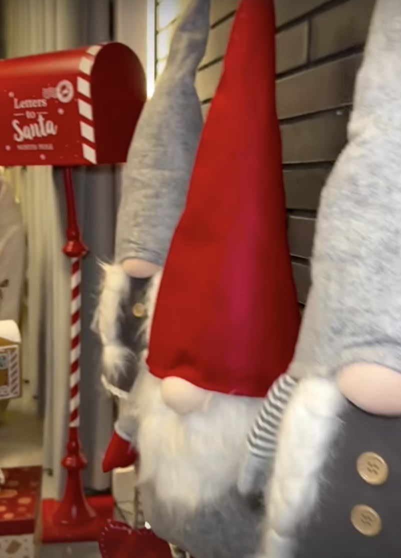 Krasnale zdobiące dom Rutkowskich