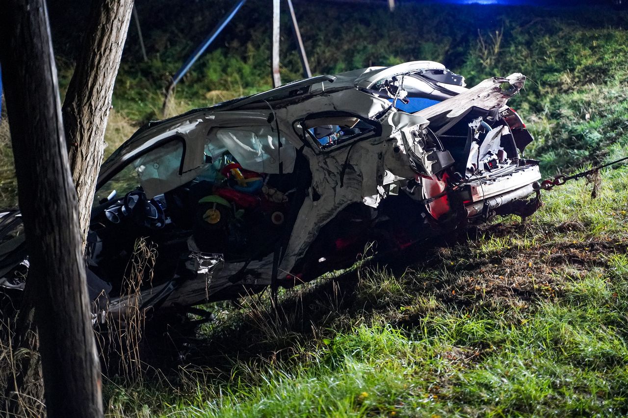 Trzy osoby w stanie ciężkim po wypadku na DK10