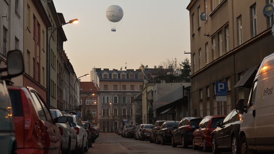 A view of a stationary balloon seen from Krakow - Podgorze area.On Tuesday, December 5, 2019, in Krakow, Lesser Poland Voivodeship, Poland. (Photo by Artur Widak/NurPhoto via Getty Images)