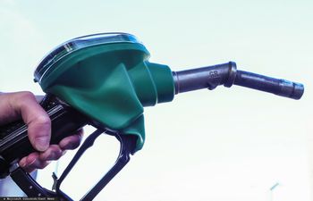 Będzie taniej na święta? Znamy plan rządu w sprawie cen paliw